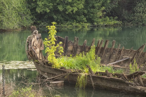 Cimitero dei Burci / barconi a Casier di Treviso , Veneto Italia sul Parco Regionale del fiume Sile