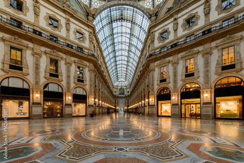 Milano, galleria in notturna