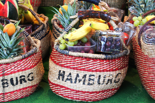 Typisch Hamburg - Früchtekorb vom Fischmarkt