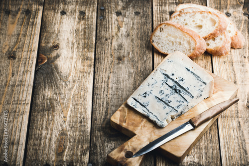 Gorgonzola cheese with ciabatta bread
