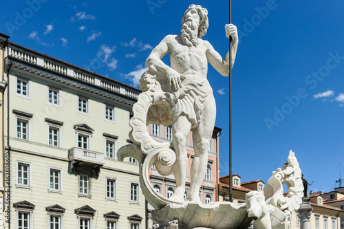 Trieste, statua storica