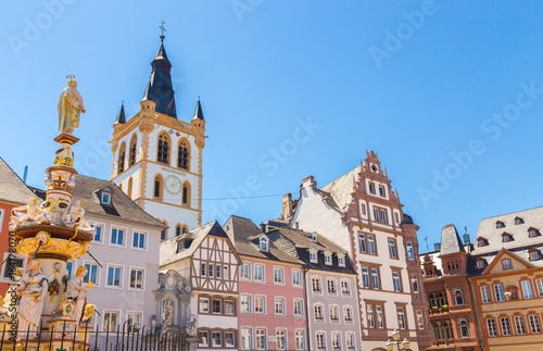 Historische Hausfassaden Hauptmarkt Trier Rheinland Pfalz Deutschland