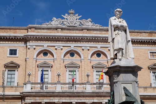 Piazza Giaccomo Leopardi in Recanati (Italien)