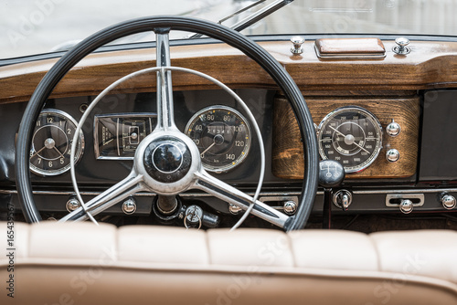 interior of a mercedes benz 170 S - oldtimer