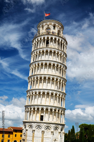 Słynna Krzywa Wieża w Pizie na Placu Cudów, Toskania we Włoszech 