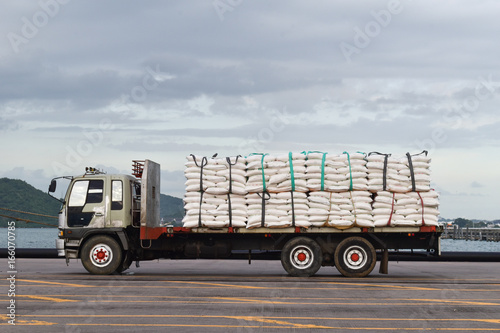 Sugar bags handling and shipping for export