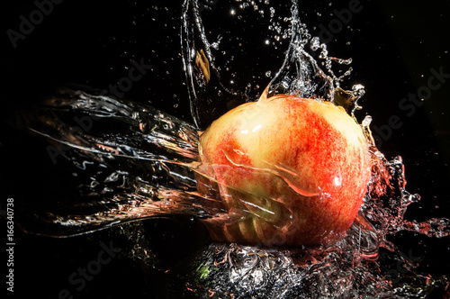 jabłko w wodzie