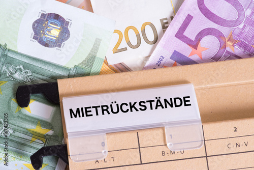 Euro Geldscheine und Mietrückstände