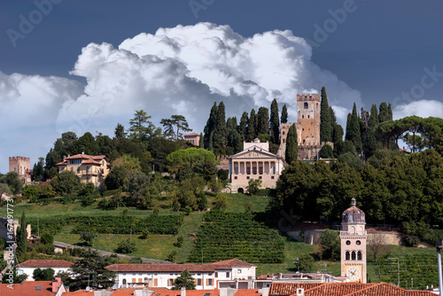 Castello di Conegliano ed il Colle di Giano, in una giornata estiva