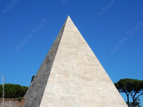 Roma - Piramide Cestia