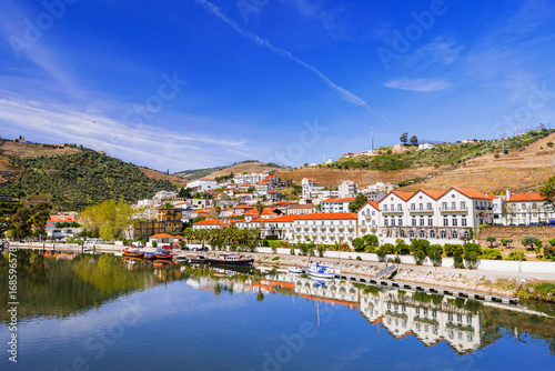 Pinhao town with Douro river and vineyards in Douro valley, Portugal