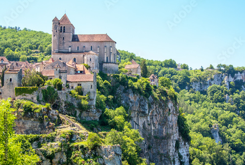 Saint Cirq Lapopie. Eglise fortifiée du village. Lot. Occitanie