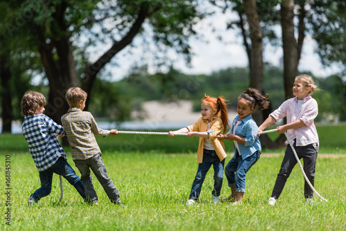 kids playing tug of war