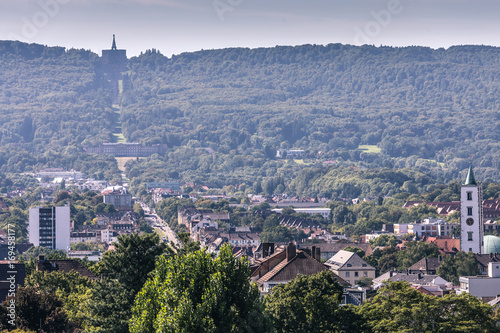 Blick von der Innenstadt in Kassel in Richtung Herkules und dem Bergpark