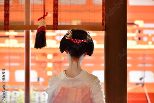 Maiko girl in summer Kimono dress, Kyoto Japan. 舞子 夏の装い 京都