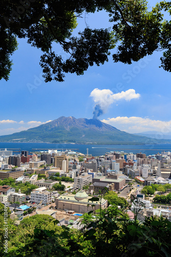 桜島の噴火 -城山展望台からの眺望-