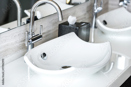 Luxury porcelain sink with minimalistic design water tap