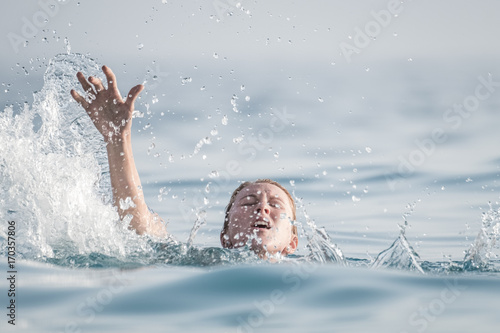 Woman drowns in the sea