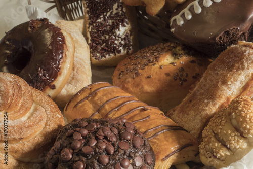 Desayuno Delicioso panes dulces recien horneados