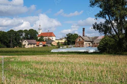 Dorfpanorama in Makau an der Zinna in Oberschlesien