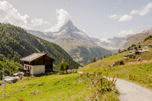 Zermatt, Dorf, Sunnegga, Findeln, Weiler, Holzhäuser, Wanderweg, Bergbauer, Alpen, Matterhorn, Zmutt, Wallis, Sommer, Schweiz