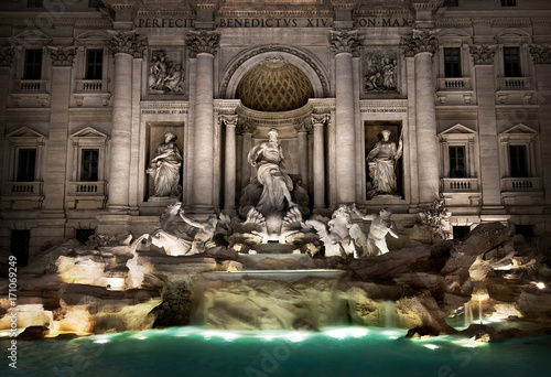 Fountain di Trevi at night