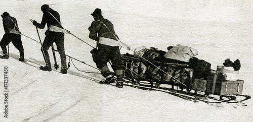 Scott's Terra Nova Expedition - men haul a loaded sledge, 1911