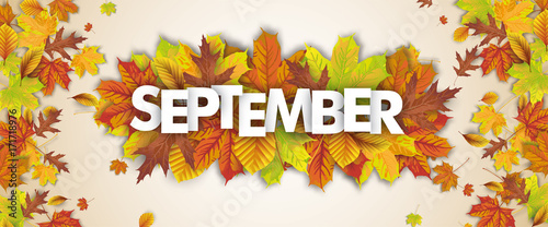 Herbstblätter mit dem Wort September