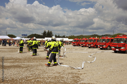 防災訓練、消防車の放水