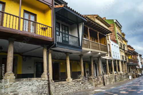 Calle Galiana en el casco viejo de Avilés, Asturias, España