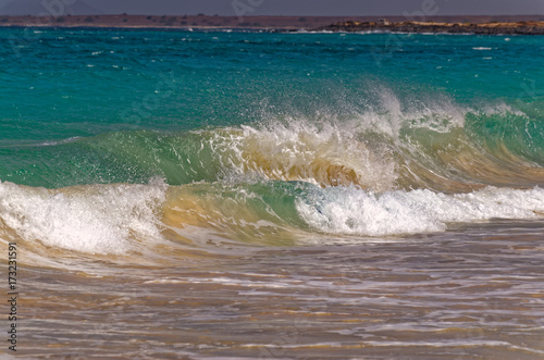 Wurderschöner Wellengang am Sandstrand von Sal, Kap Verde