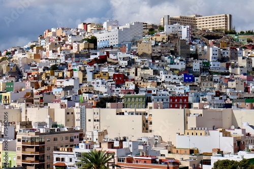 Crowded city hauses on a hill