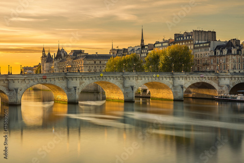 Le Pont Neuf à Paris