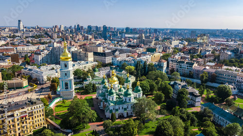 Powietrzny odgórny widok St Sophia katedra i Kijowska miasto linia horyzontu od above, Kijów pejzaż miejski, kapitał Ukraina