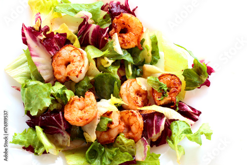 salad with grilled shrimp 