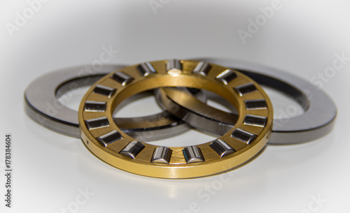 Exploded view of a thrust roller bearing with selective focus