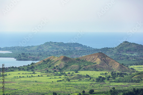 Vue des montagnes de Nosy Be depuis le mont Passot, Madagascar