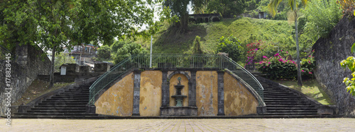 Escaliers de l'ancien théâtre de Saint-Pierre en Martinique