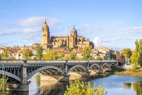 Katedra Salamanca i most nad Tormes rzeką, Hiszpania