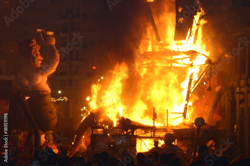 Fallas de Valencia, España. Quema de hogueras en fiestas declaradas de interes turistico internacional