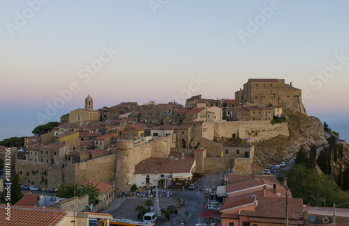 Isola del Giglio, Giglio Castello