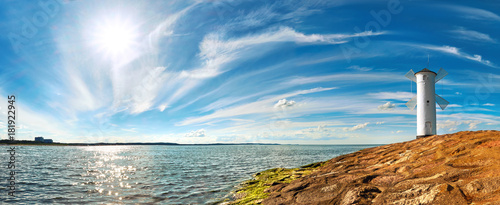 Panoramiczny obraz morza latarnią morską w Świnoujściu, Polska