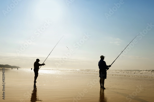 Fischer am Strand in der nähe von Durban, Südafrika