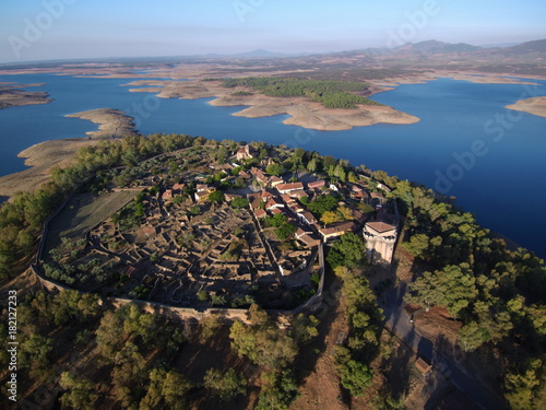 Granadilla desde el aire. Antiguo señorío de Granada y villa amurallada de origen feudal en Cáceres, Extremadura