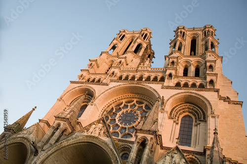 Cathédrale Notre-Dame de Laon en façade