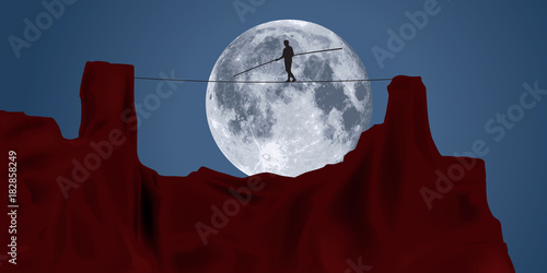 Funambule - équilibre - lune - concept - clair de lune - challenge - corde - rocher - équilibriste 