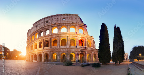 Panoramiczny obraz Koloseum (Rzym)