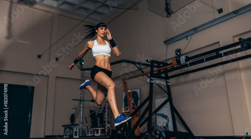 Movement and performance monitoring of runner in biomechanical l