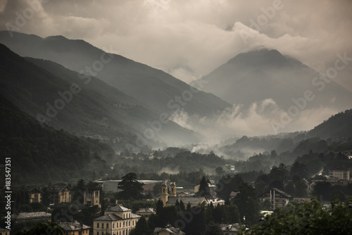 Torre Pellice im Piemont nach einem Gewitter