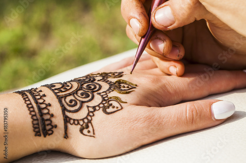 henna drawing mehendi